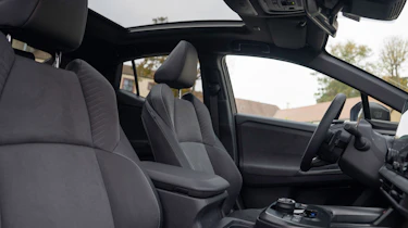 Toyota C-HR+ - front seats
