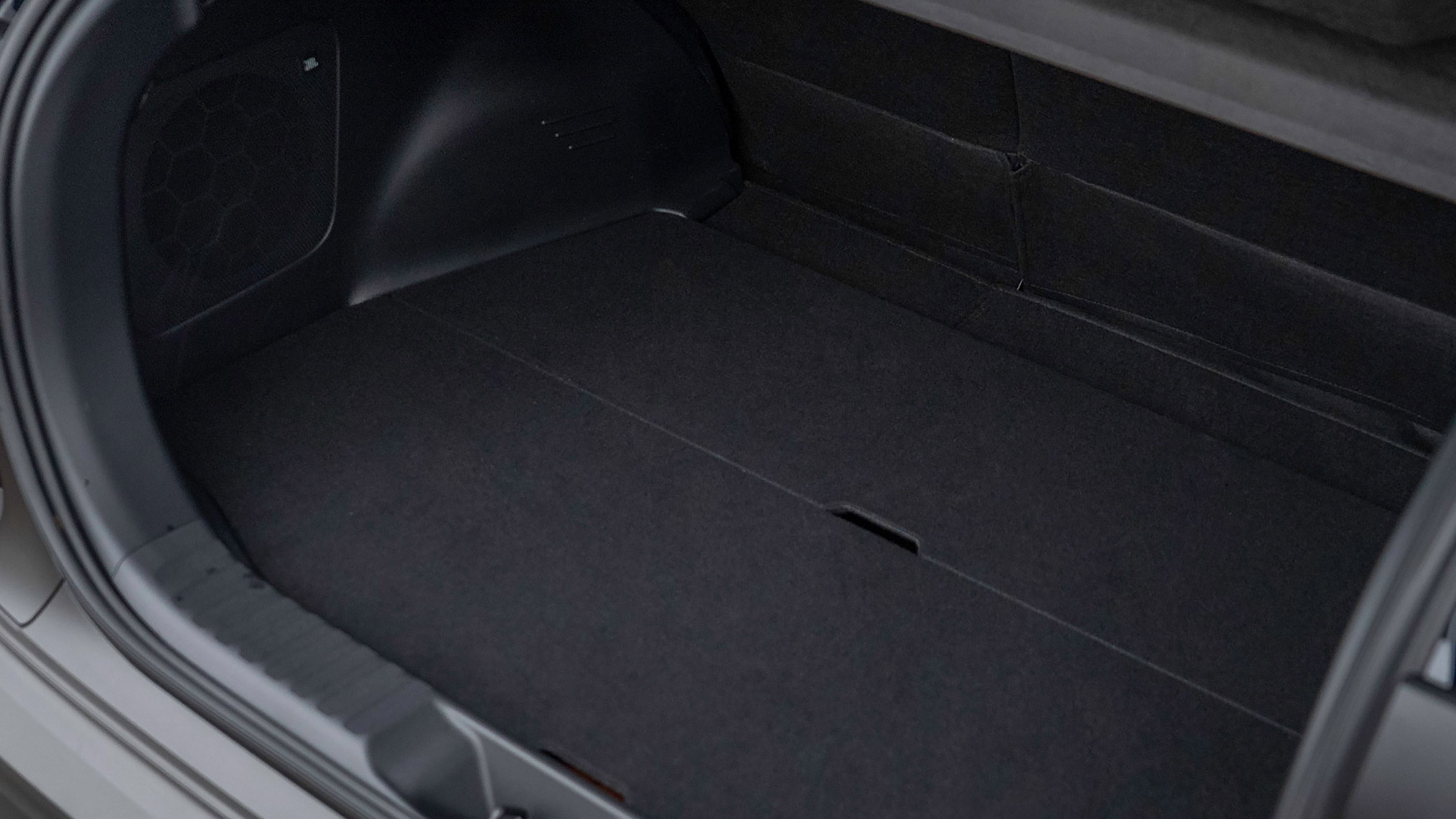 Toyota C-HR+ - boot side