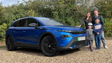 Skoda Elroq vRS - front 3/4 with family