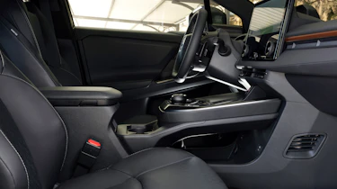 Subaru Uncharted - front seats