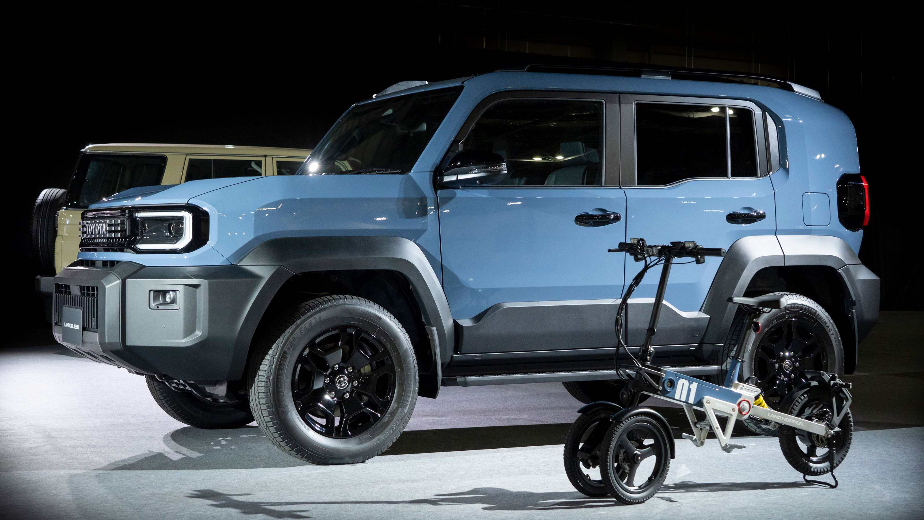 Toyota Land Cruiser FJ - blue front angled