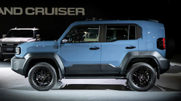 Toyota Land Cruiser FJ - blue side profile