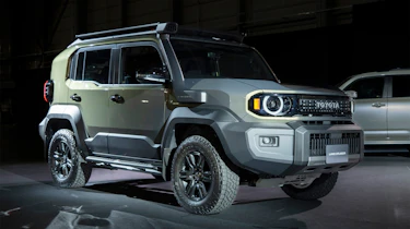 Toyota Land Cruiser FJ - green front 3/4