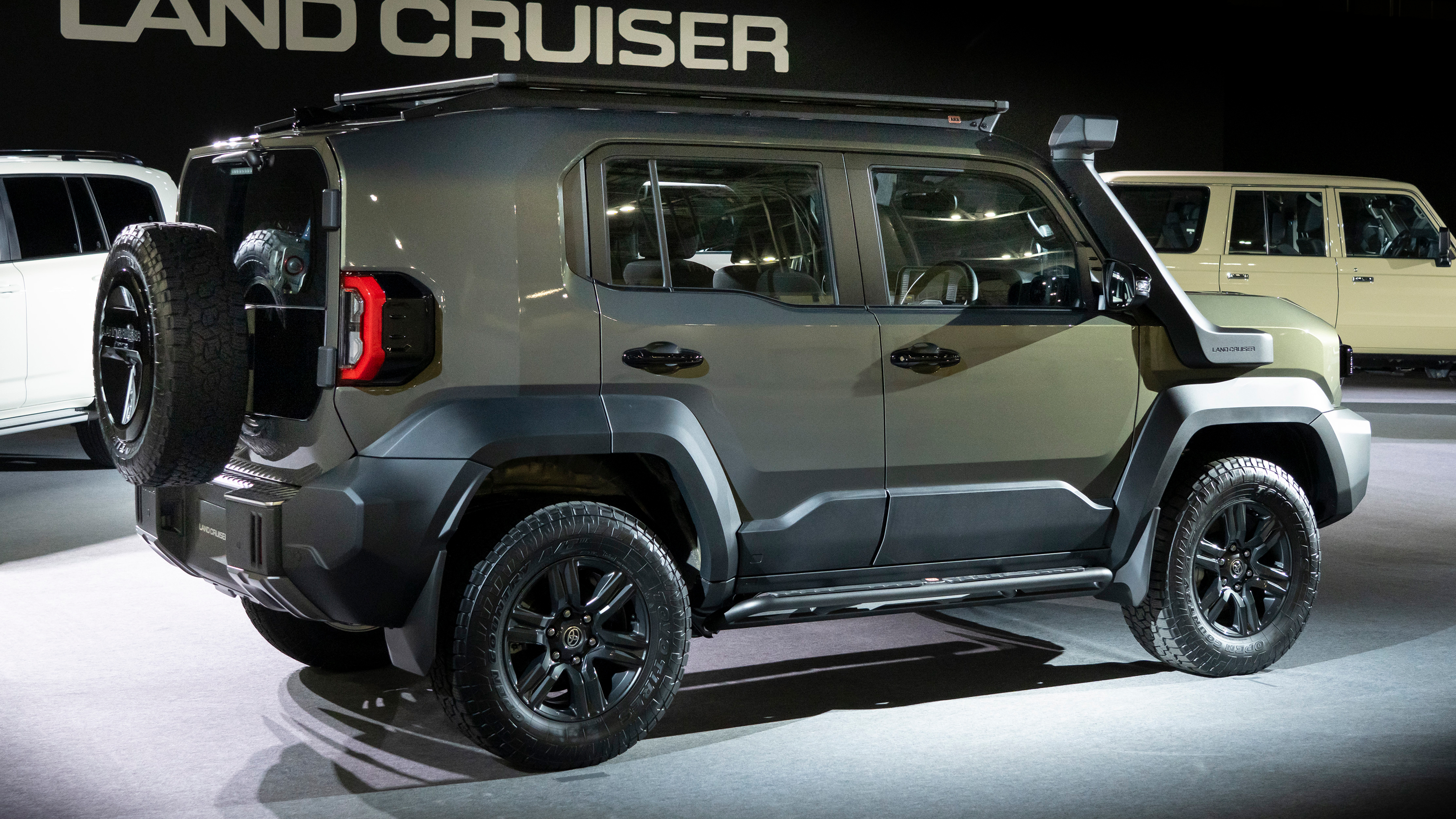Toyota Land Cruiser FJ - green rear 3/4