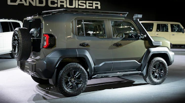 Toyota Land Cruiser FJ - green rear 3/4