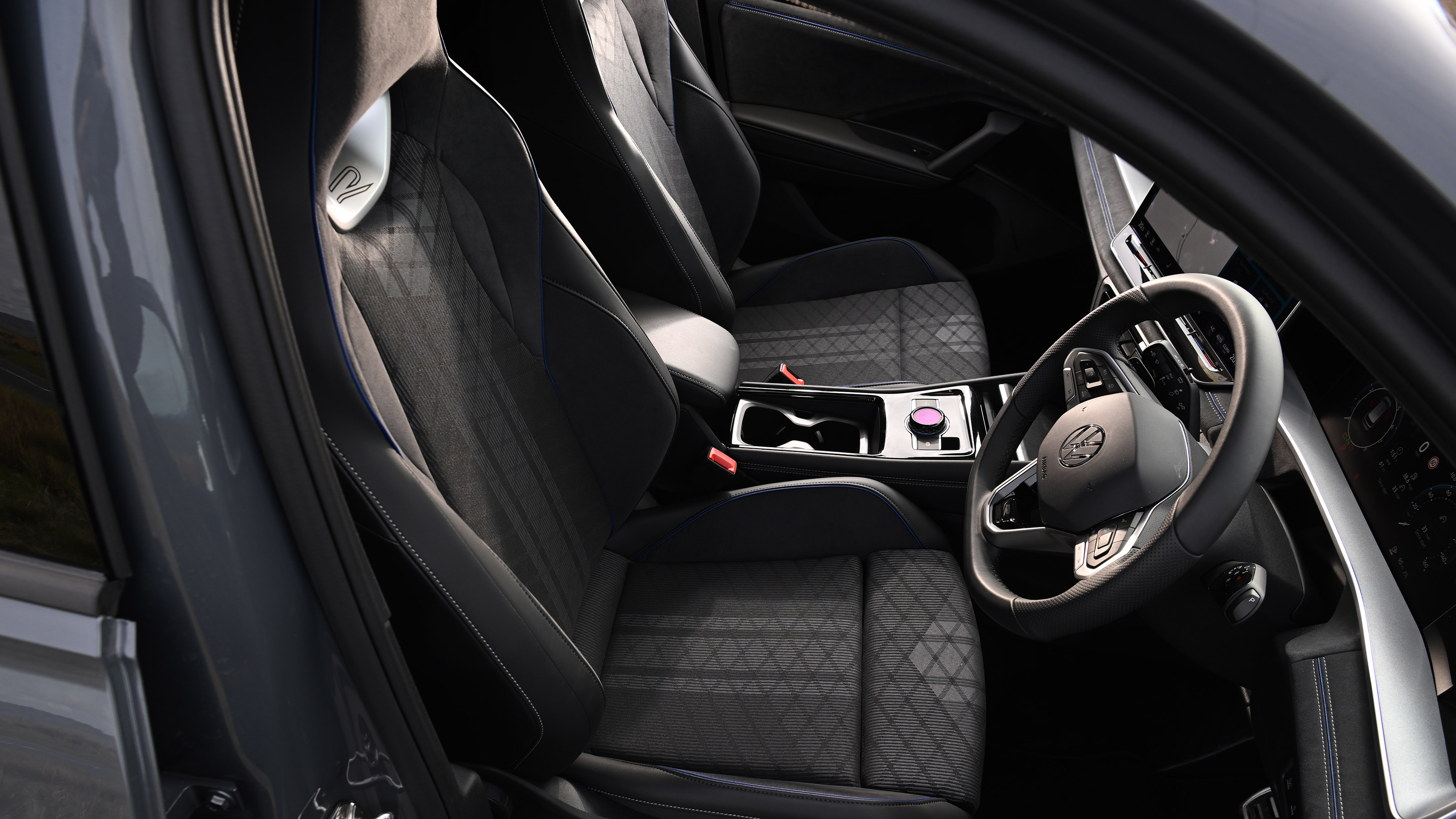 Volkswagen Tayron - front seats