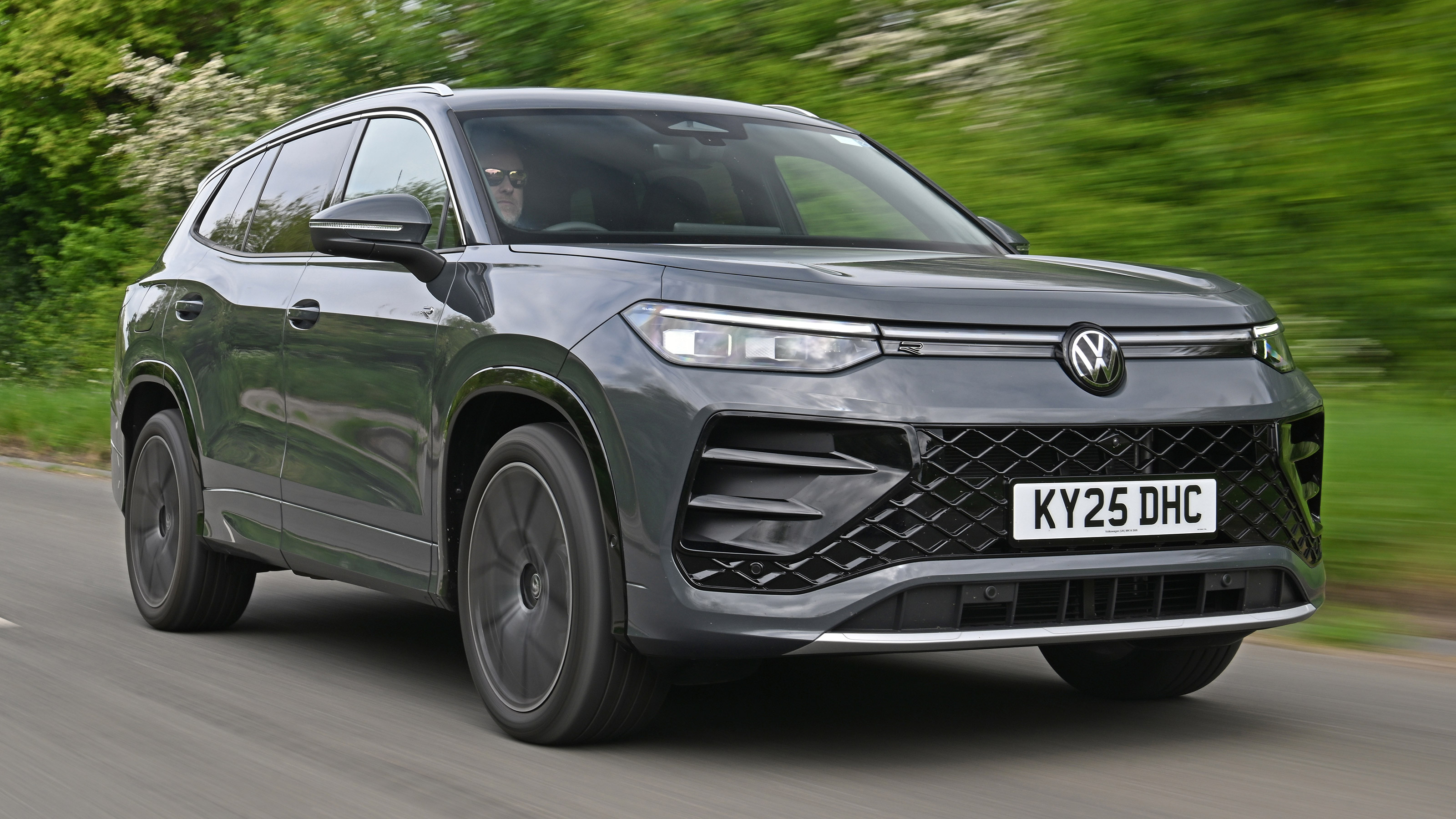 Volkswagen Tayron - front