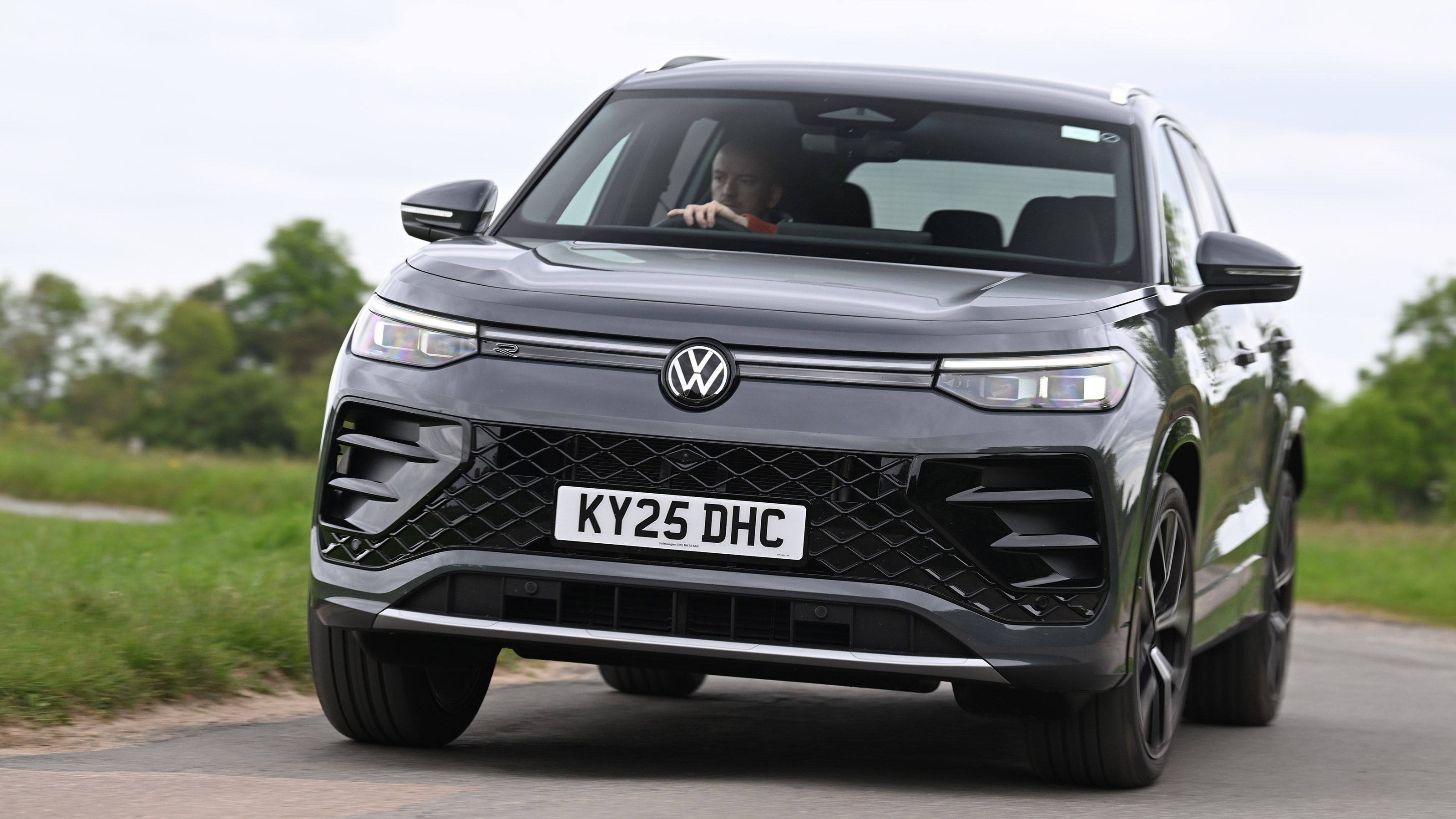 Volkswagen Tayron - front action