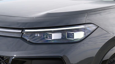 Volkswagen Tayron - front light