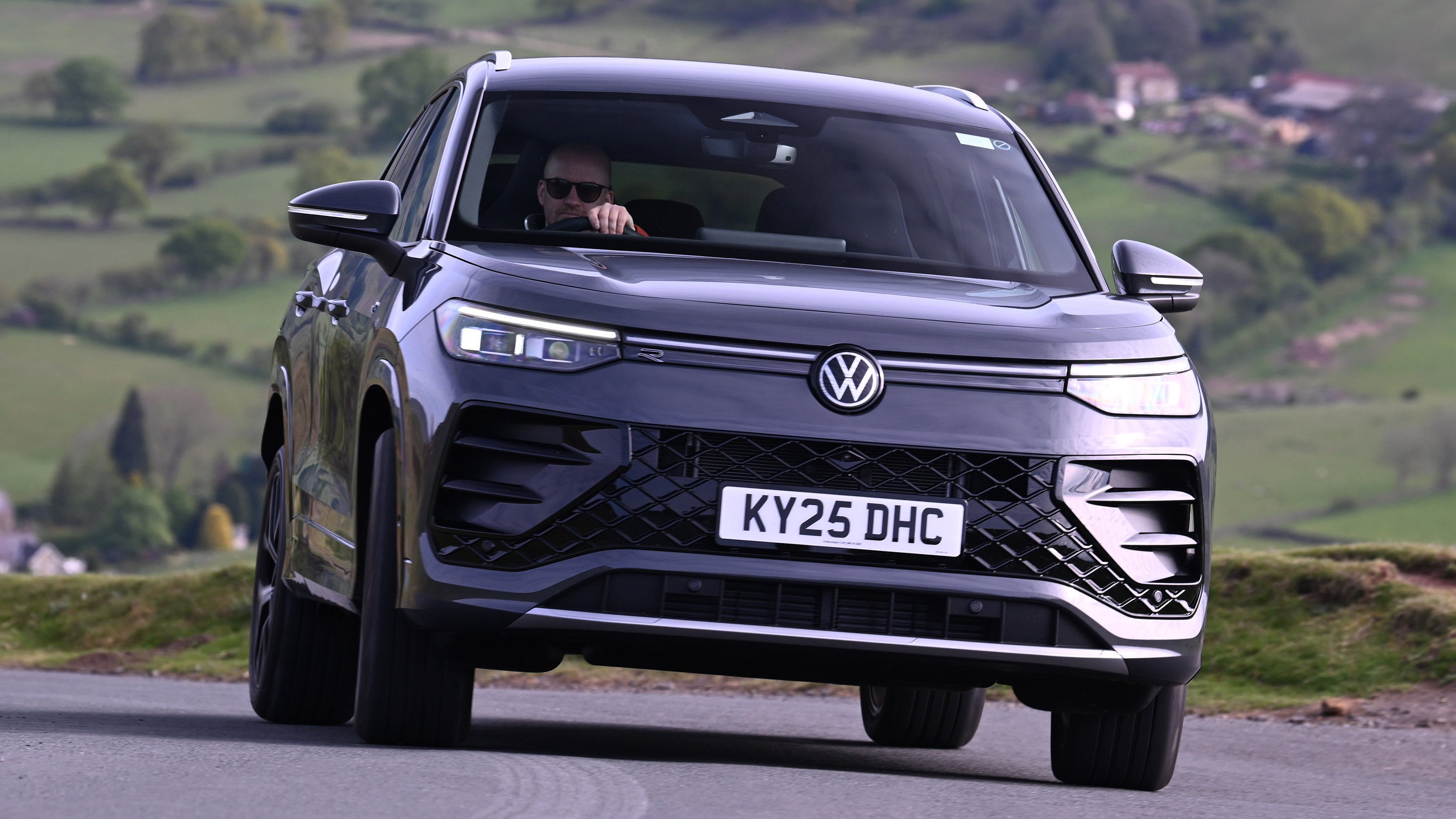 Volkswagen Tayron - front cornering