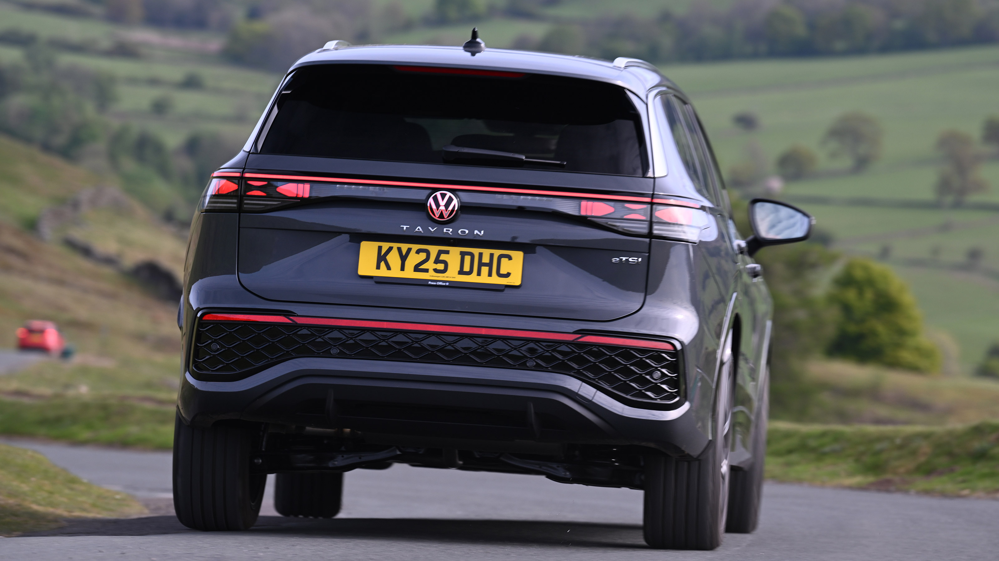 Volkswagen Tayron - rear cornering