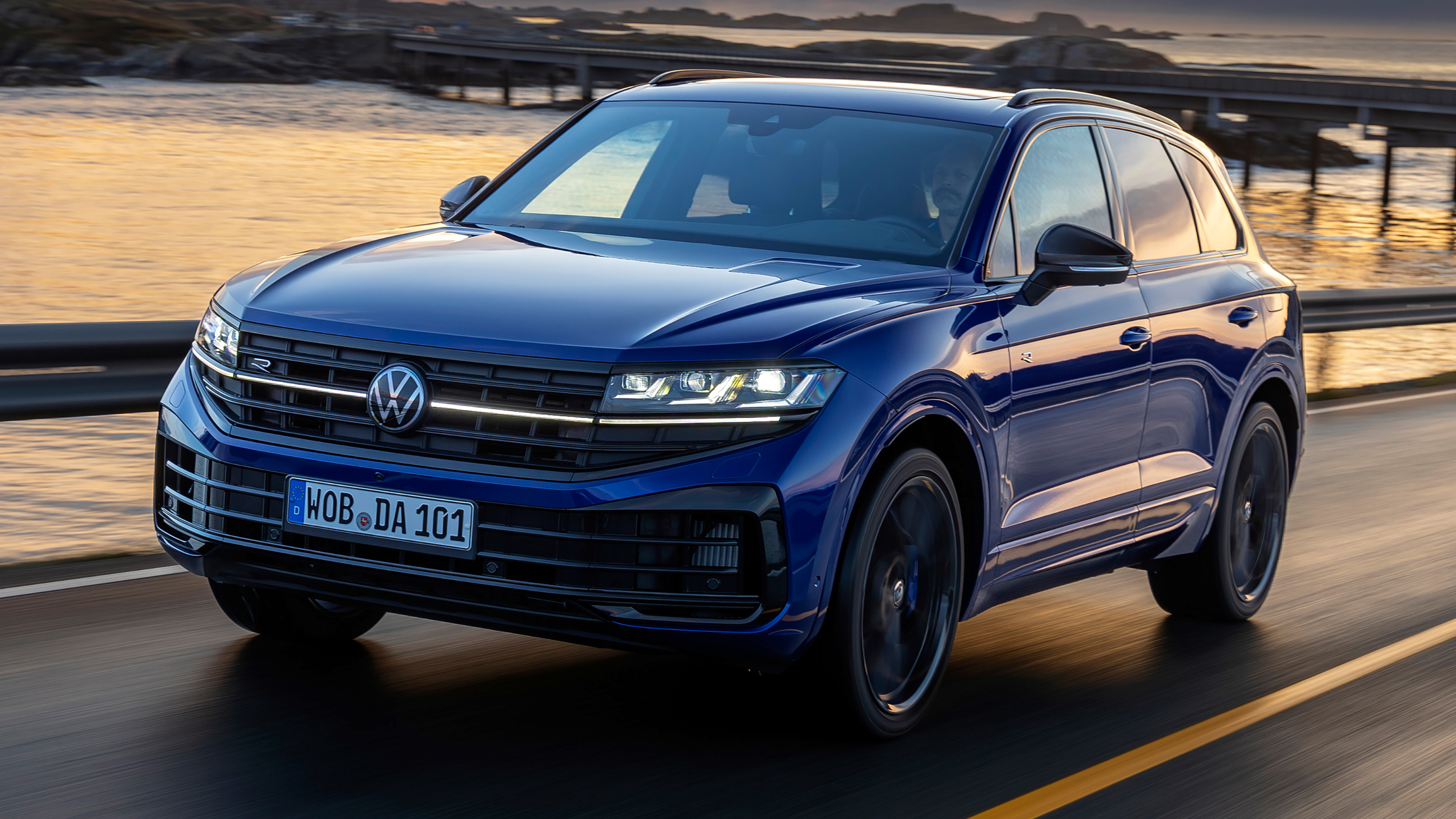 Volkswagen Touareg Final Edition - dynamic front 3/4