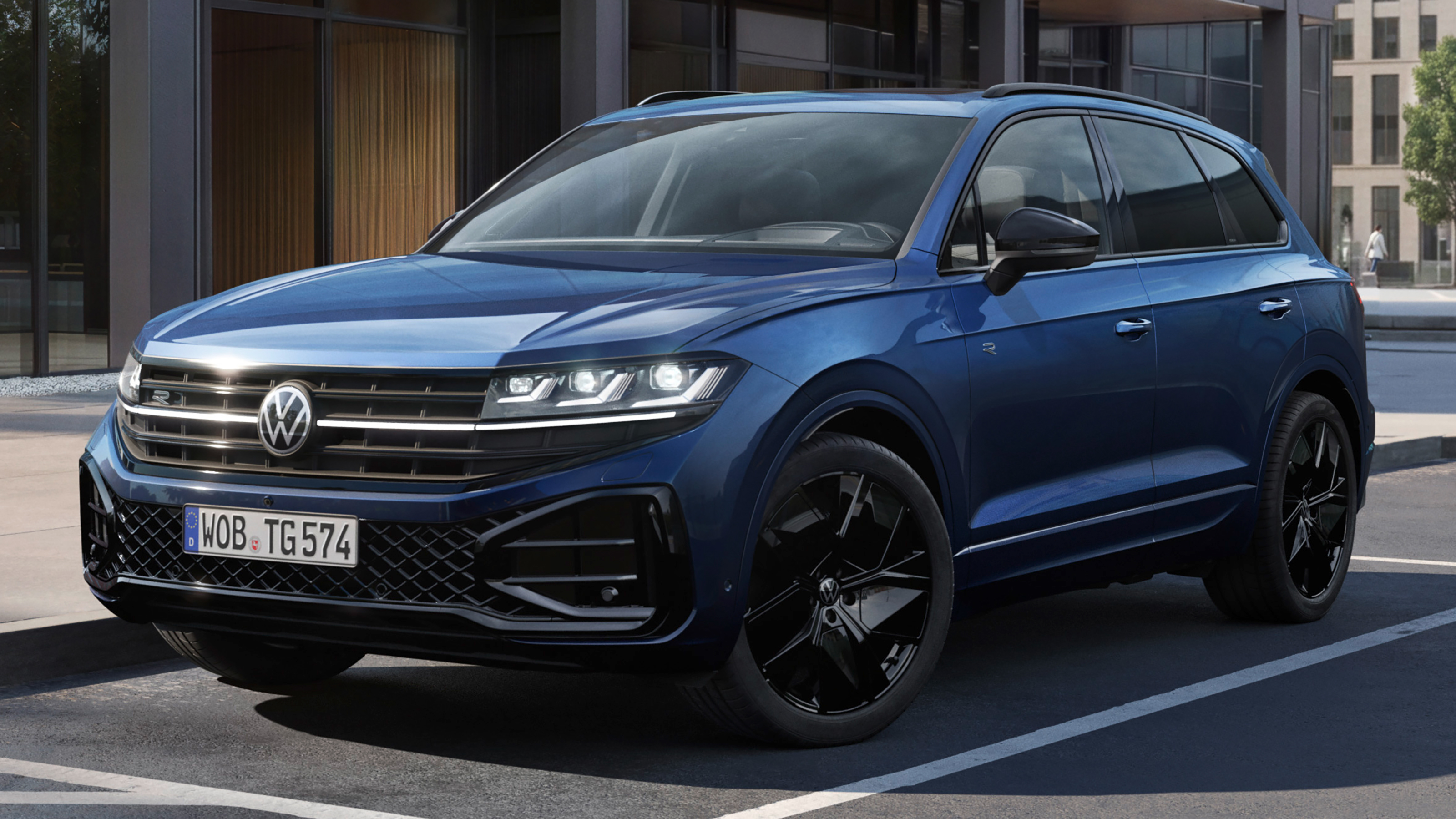 Volkswagen Touareg Final Edition - front 3/4