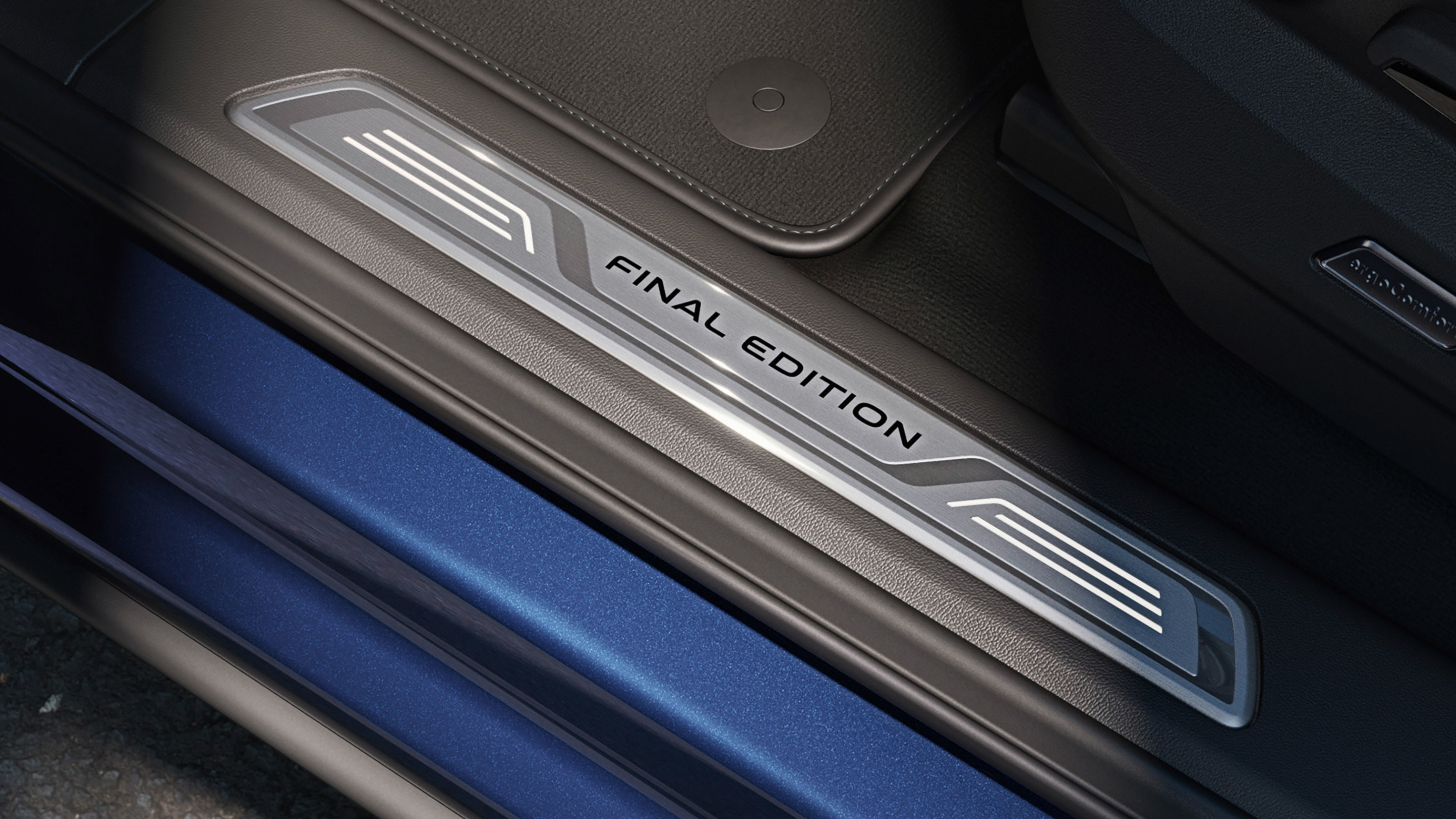 Volkswagen Touareg Final Edition - tread plate