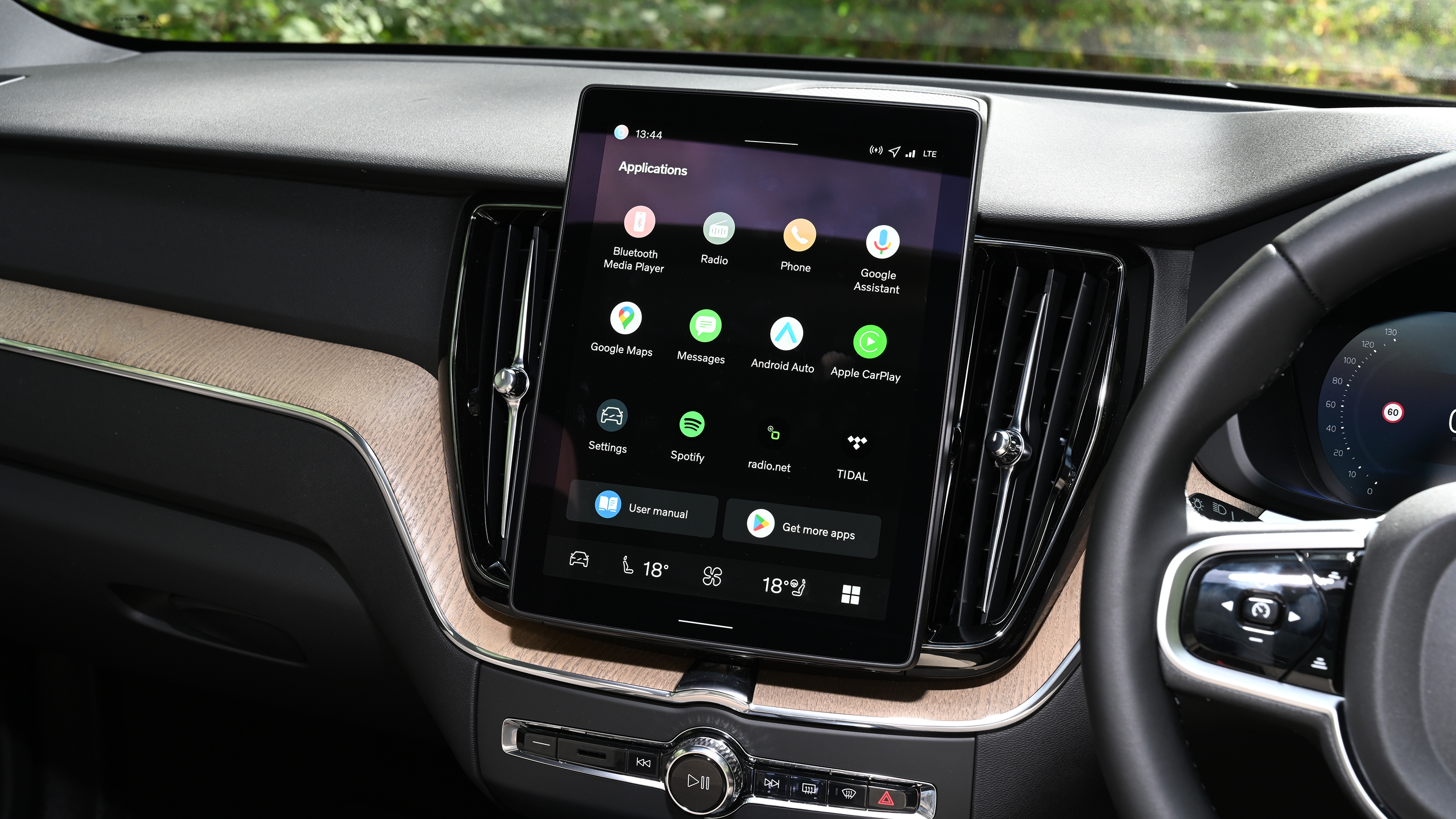 Volvo XC60 - infotainment screen