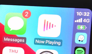 Car infotainment screen displaying phone signal readout