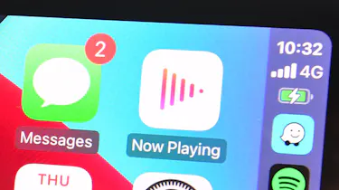 Car infotainment screen displaying phone signal readout