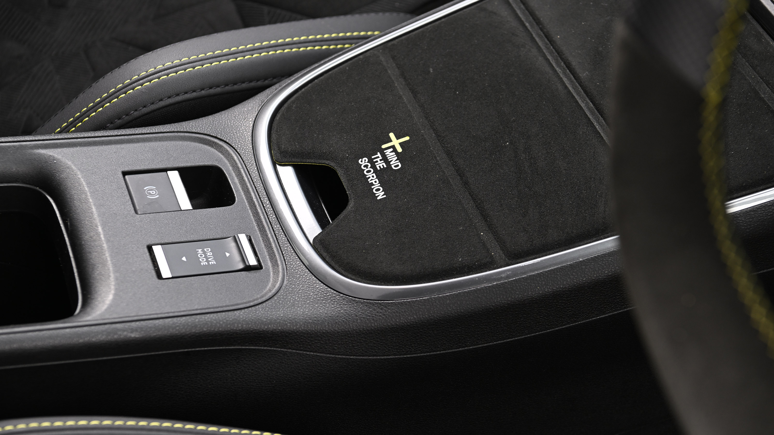 Abarth 600e Scorpionissima - centre console