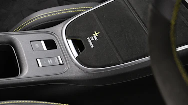 Abarth 600e Scorpionissima - centre console
