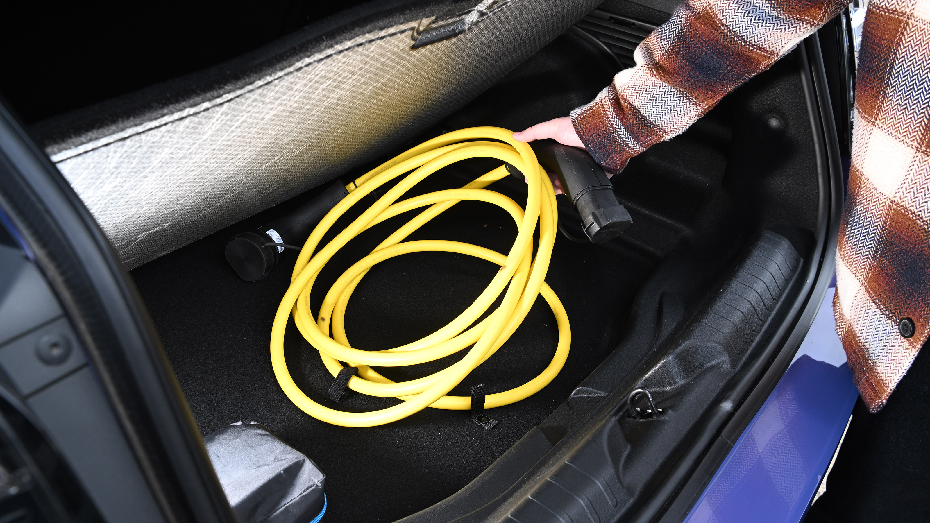 Abarth 600e Scorpionissima - charging cables