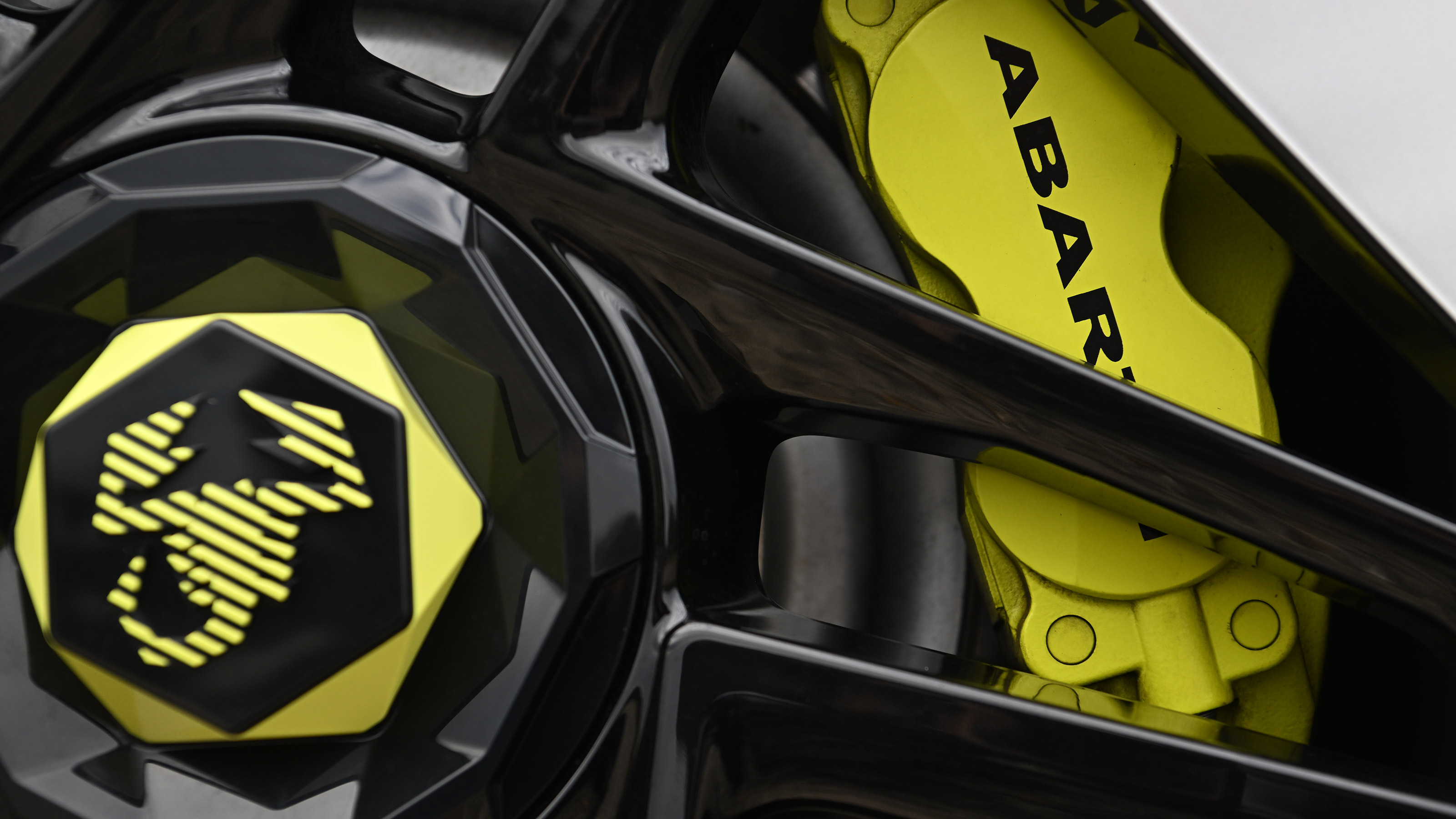 Abarth 600e Scorpionissima - wheel detail