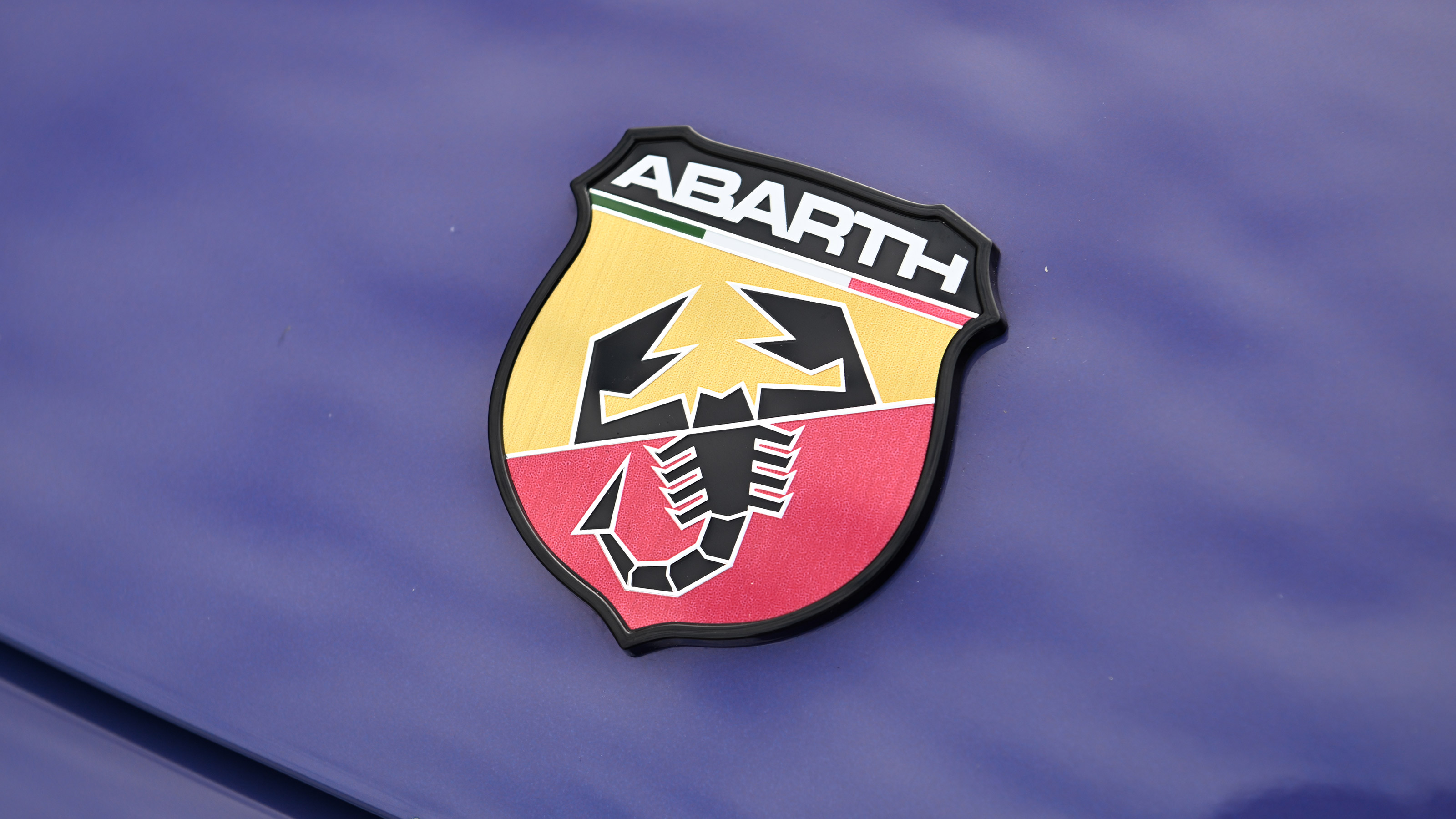 Abarth 600e Scorpionissima - badge