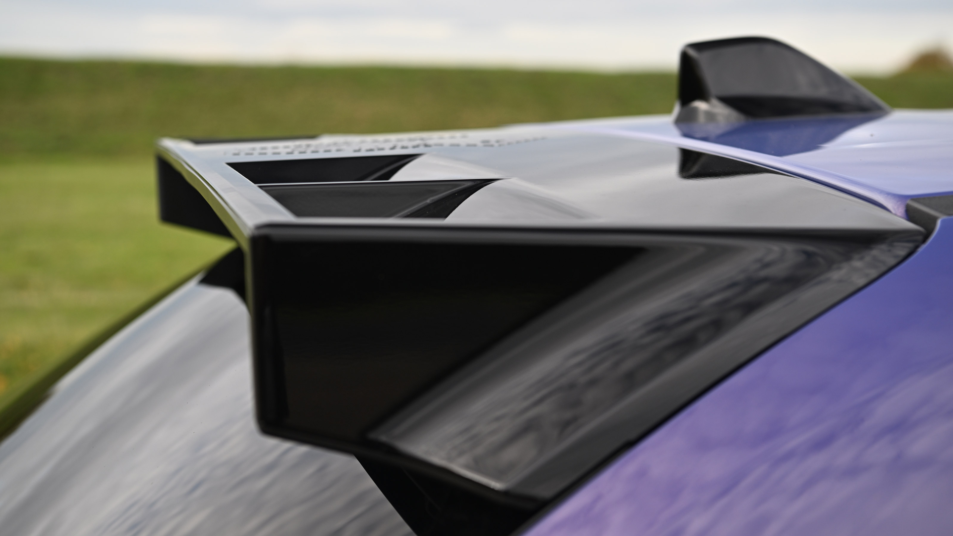 Abarth 600e Scorpionissima - rear wing