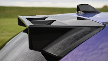 Abarth 600e Scorpionissima - rear wing
