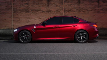 Alfa Romeo Giulia Quadrifoglio Colleziones - side profile