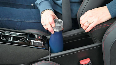Alfa Romeo Junior Elettrica - bottle centre console
