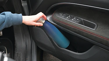 Alfa Romeo Junior Elettrica - bottle door pocket