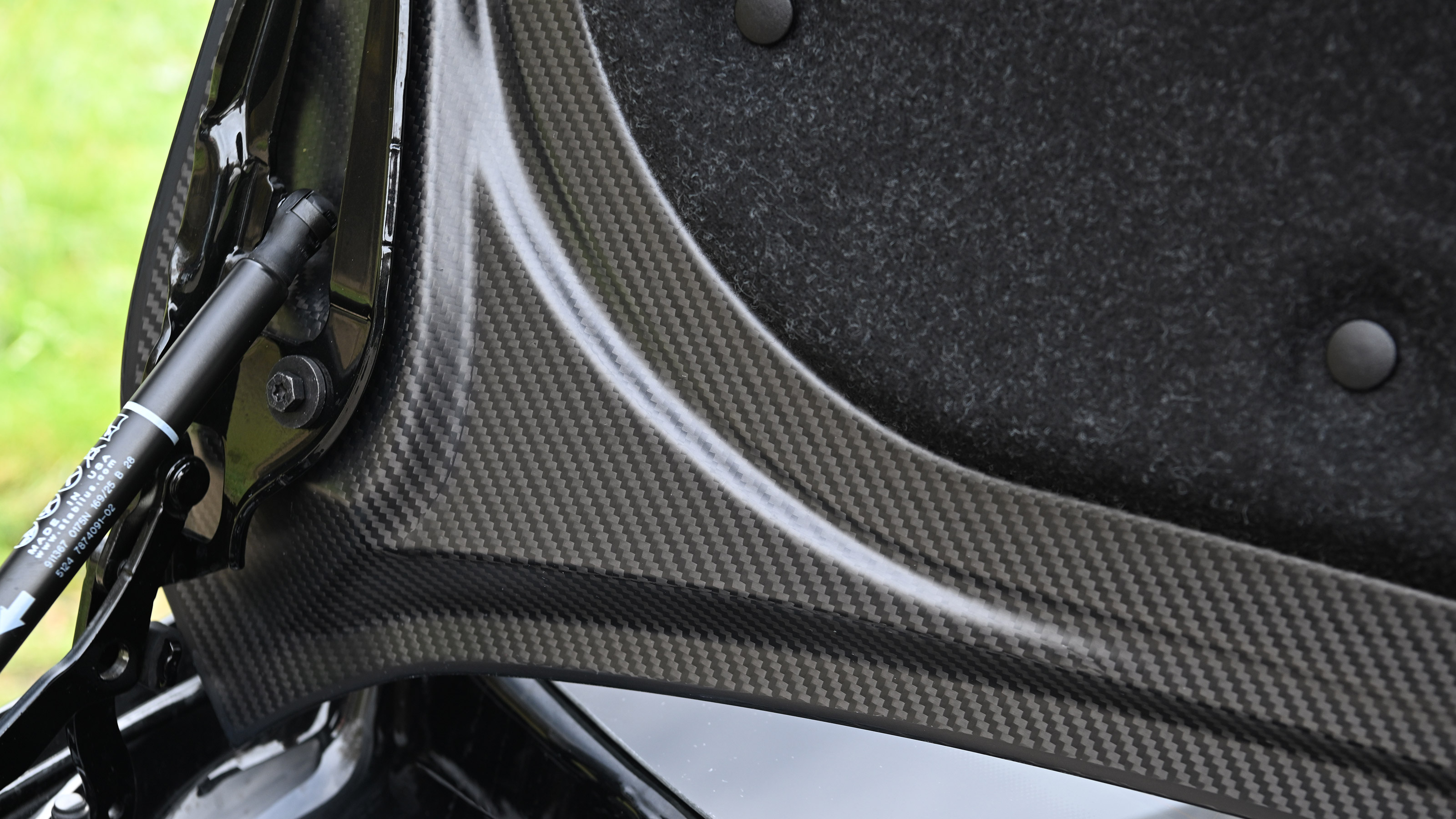 BMW M2 CS - carbon fibre