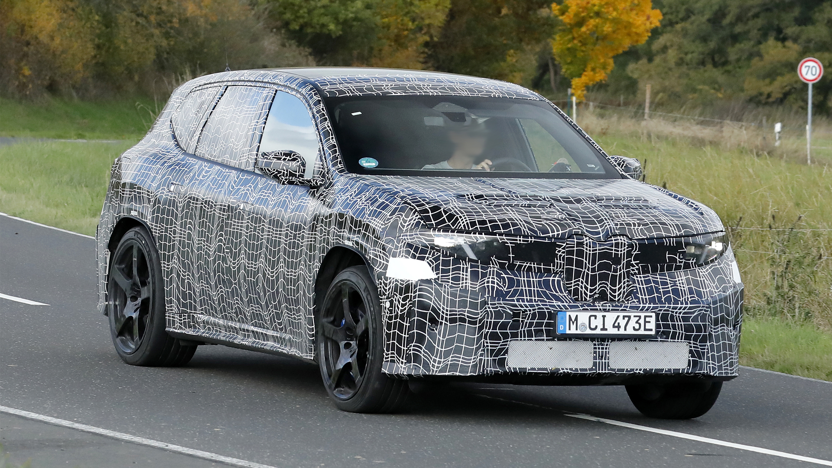 BMW iX3 M - dynamic front 3/4