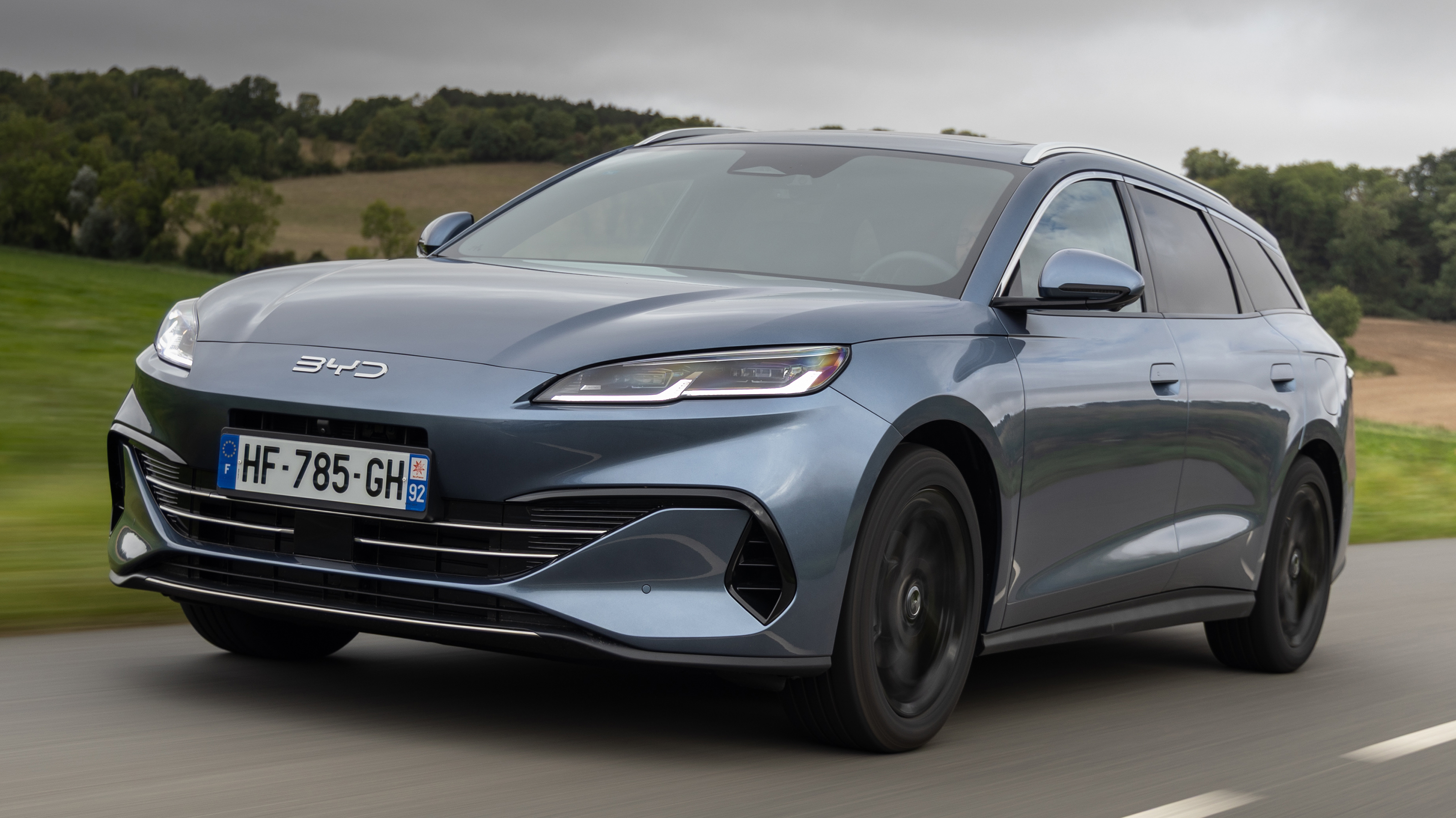 BYD Seal 6 plug-in hybrid - front angled