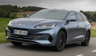 BYD Seal 6 plug-in hybrid - front angled