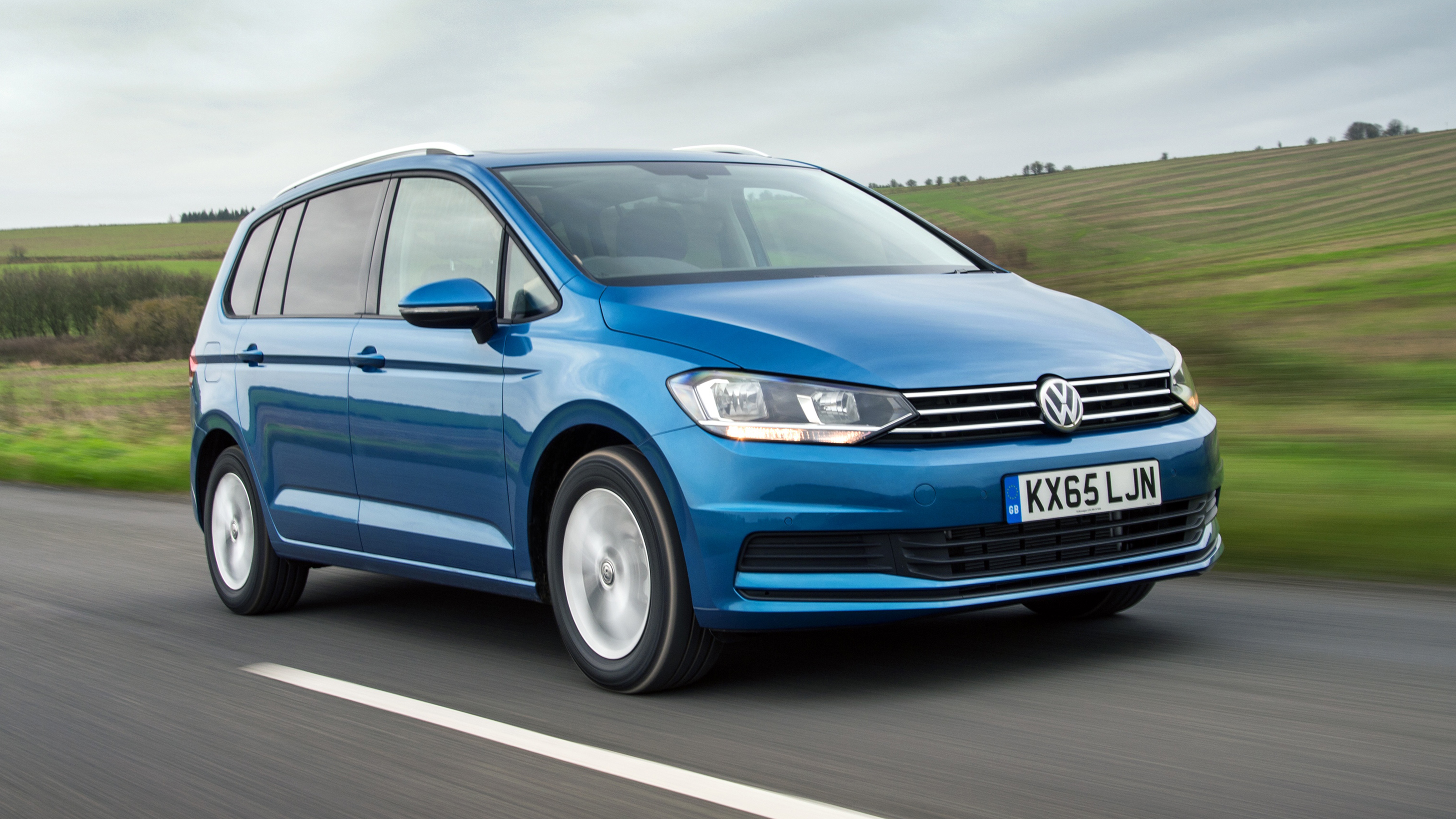 Volkswagen Touran - front tracking
