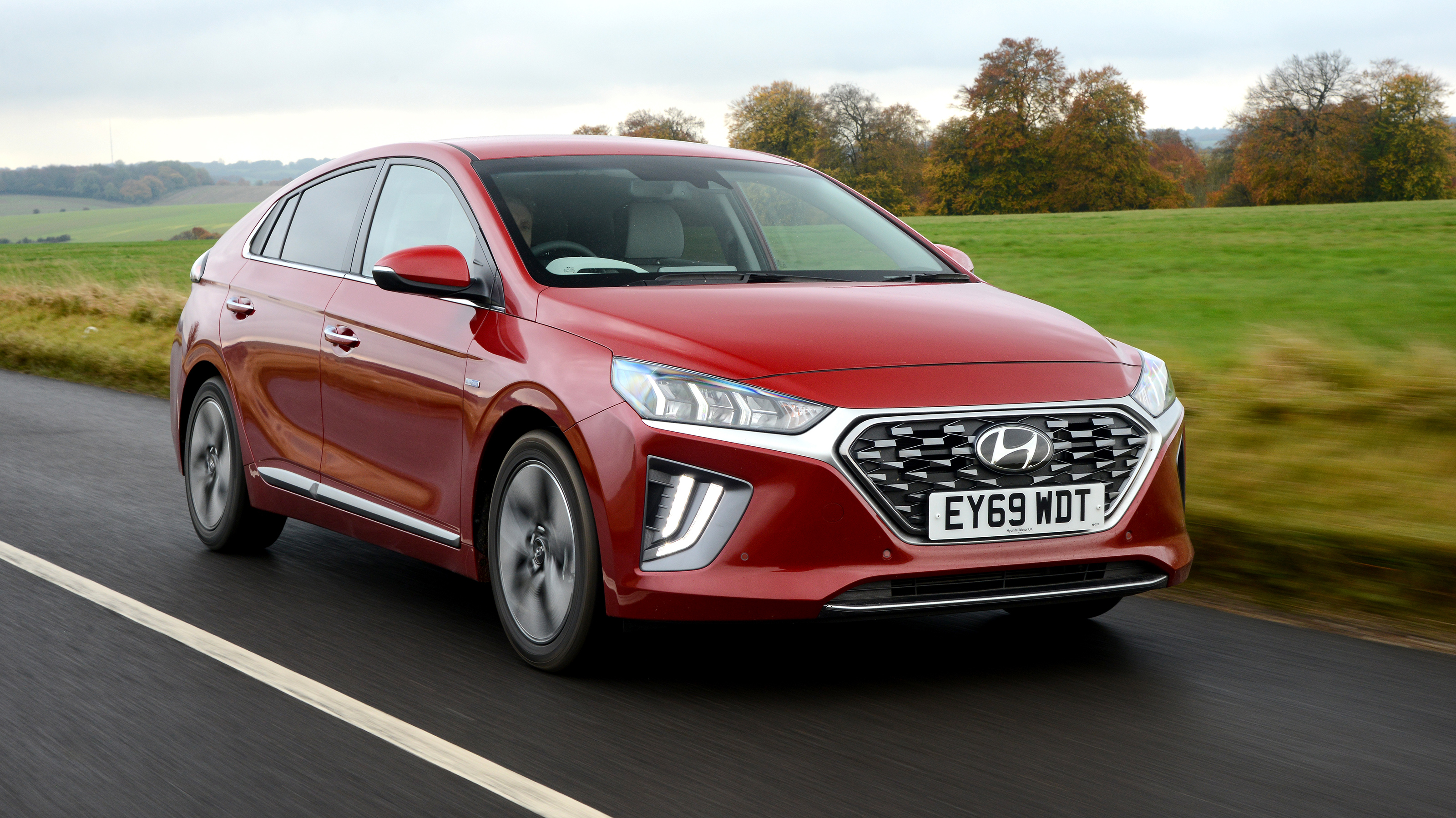 Hyundai Ioniq Hybrid - front tracking