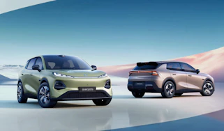 New Changan E06 - front and rear static