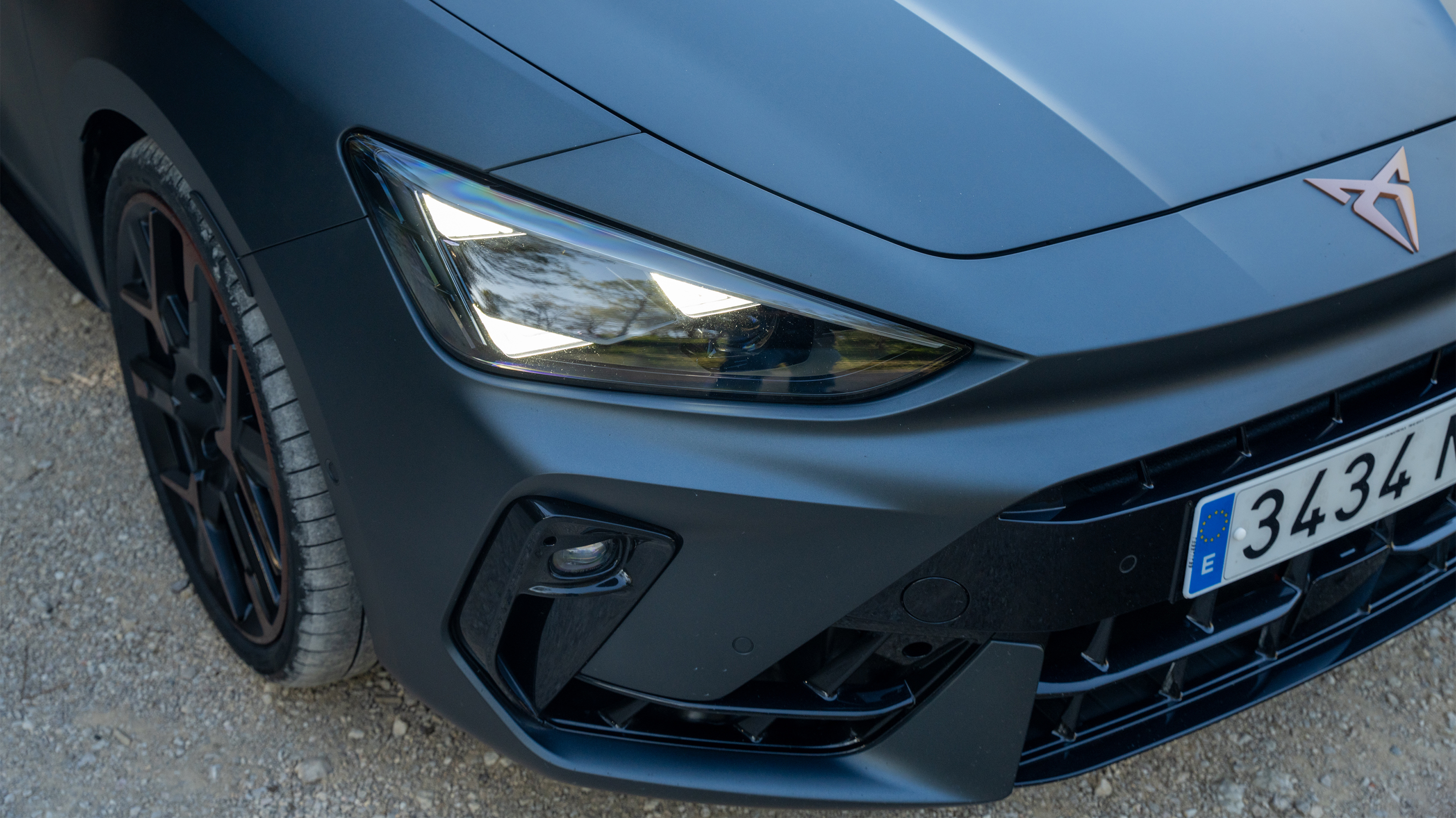 New Cupra Leon VZ - headlights