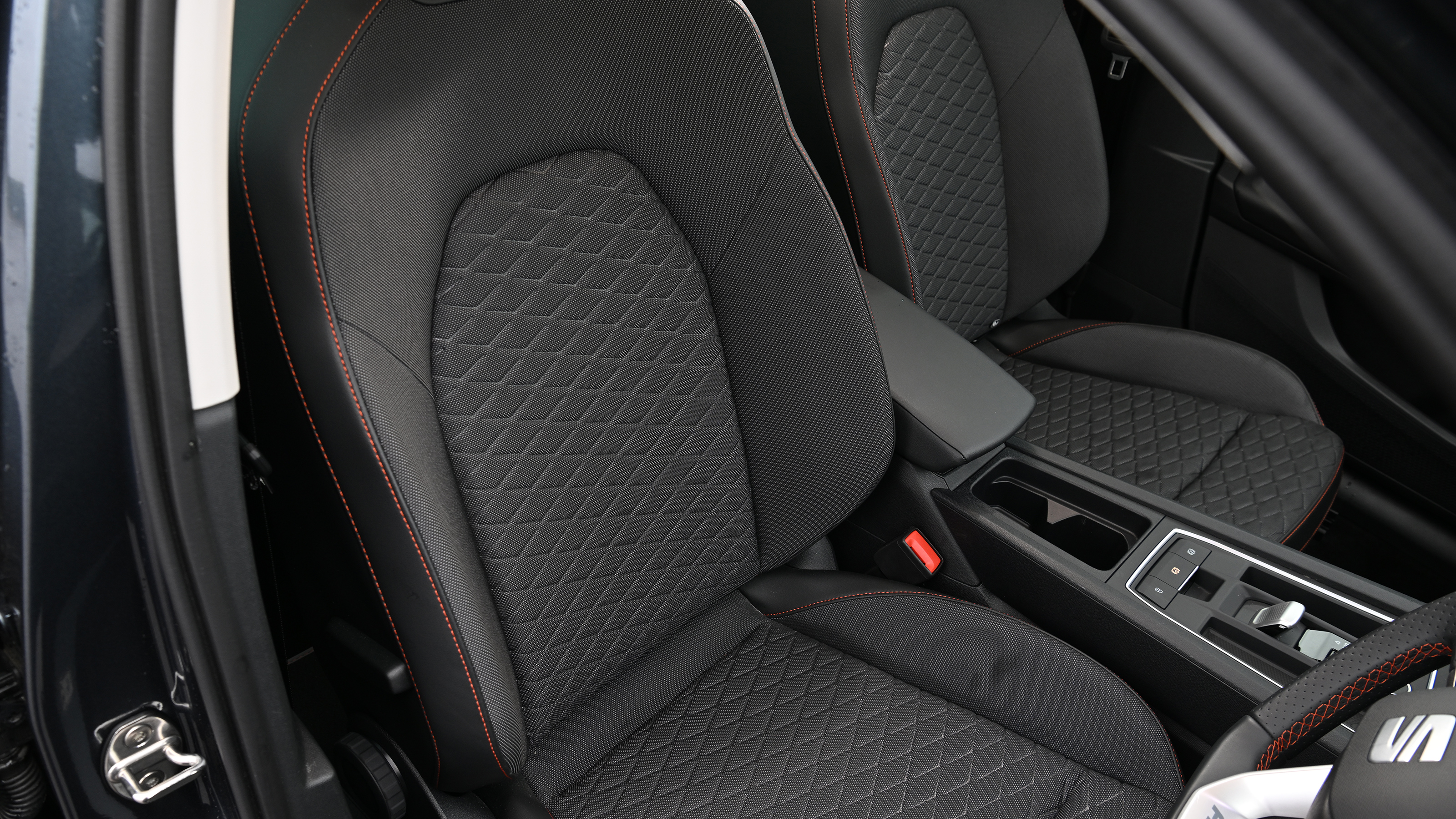 SEAT Leon - front seats