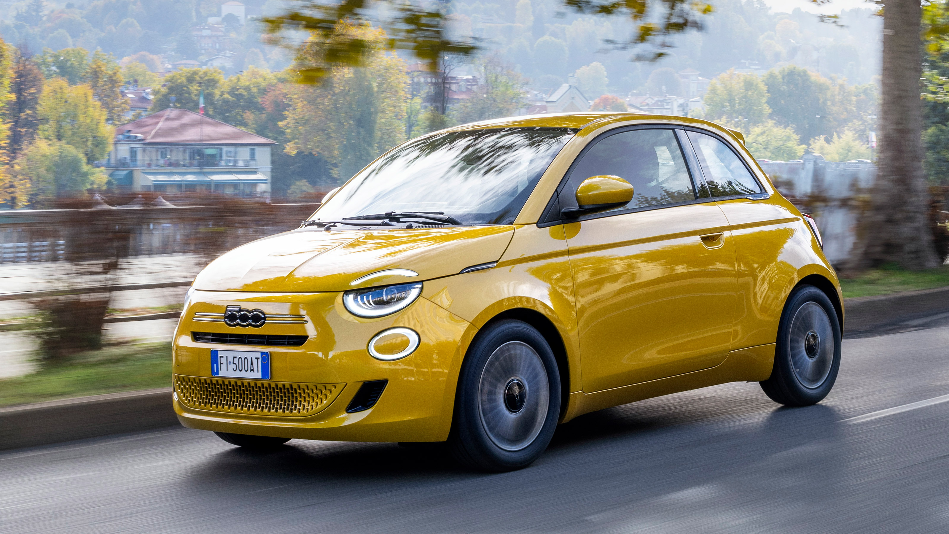 Fiat 500 Hybrid - action