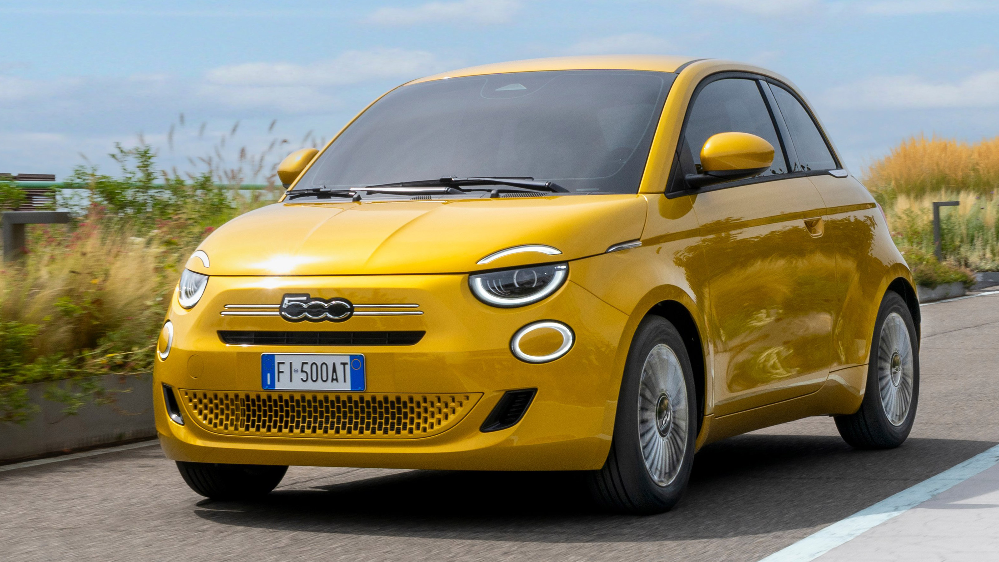 Fiat 500 Hybrid Torino - front action