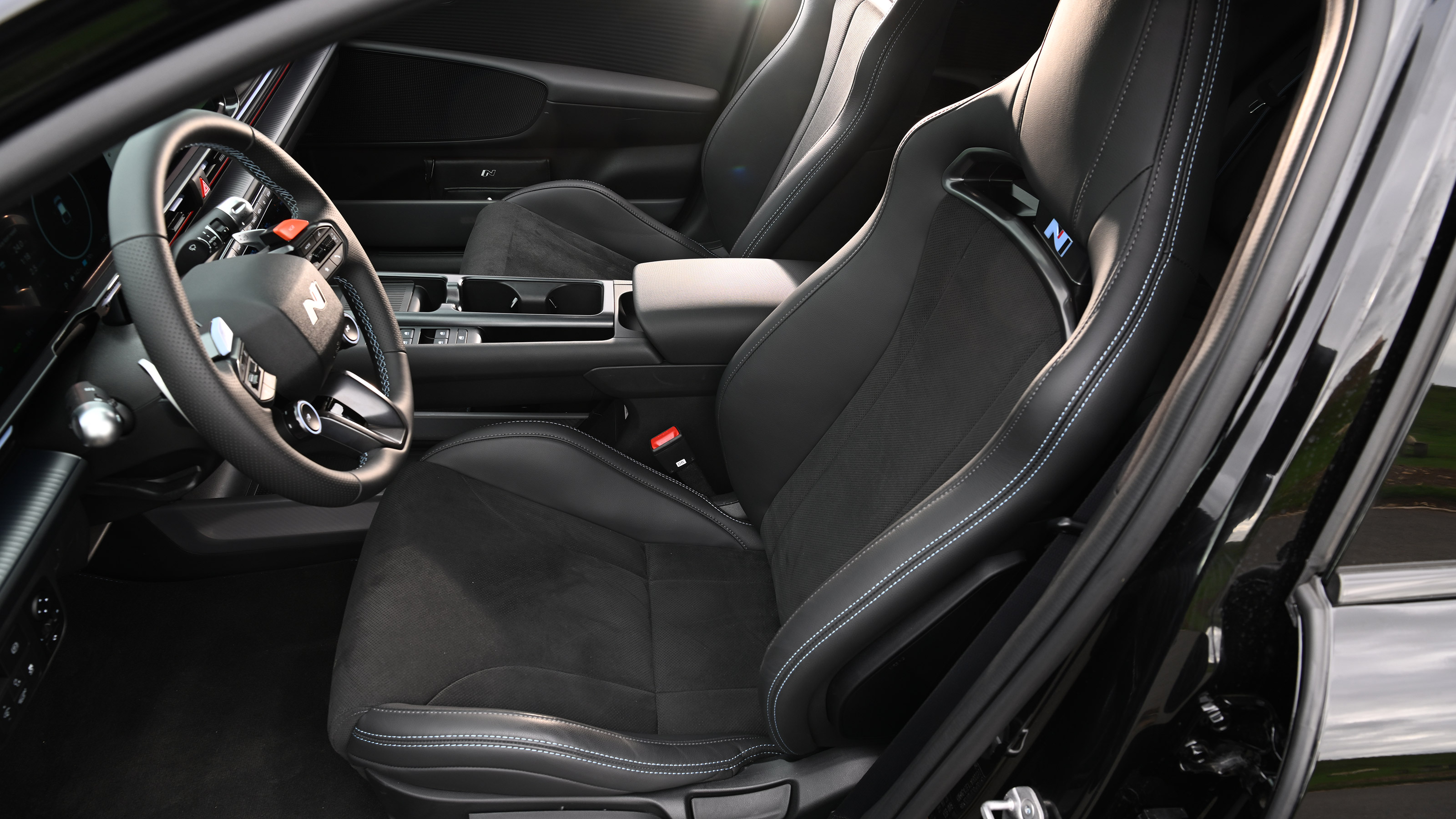 Hyundai Ioniq 6 N - front seats