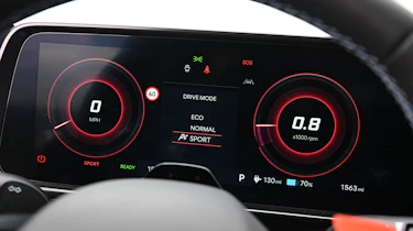 Hyundai Ioniq 6 N - dials