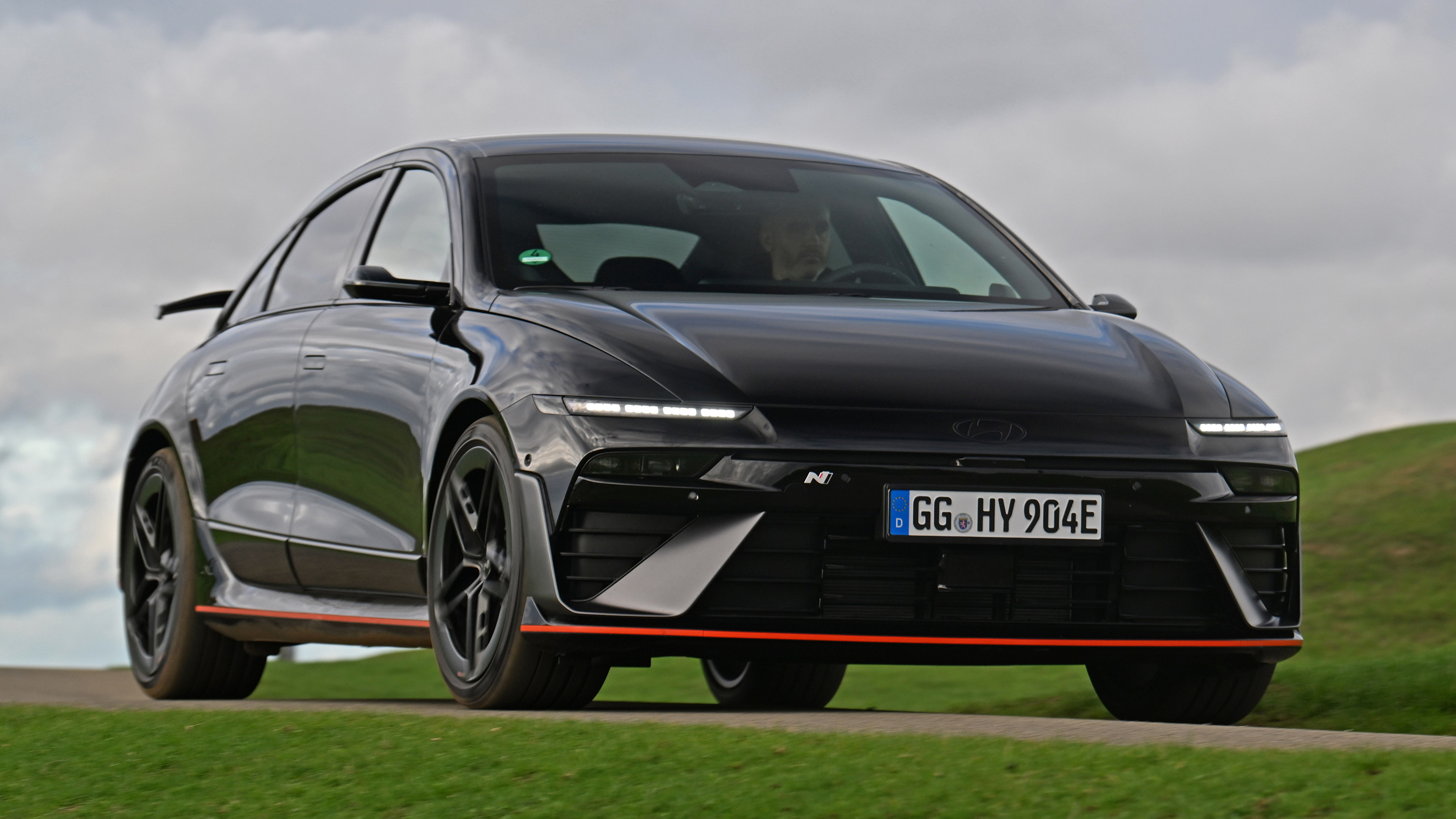 Hyundai Ioniq 6 N - front action