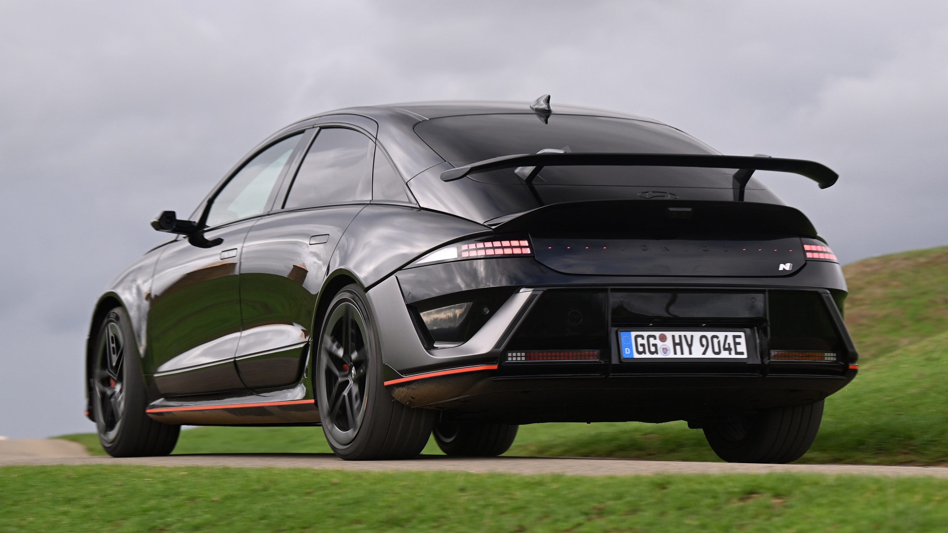 Hyundai Ioniq 6 N - rear action