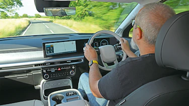 Hyundai Ioniq 9 - driving