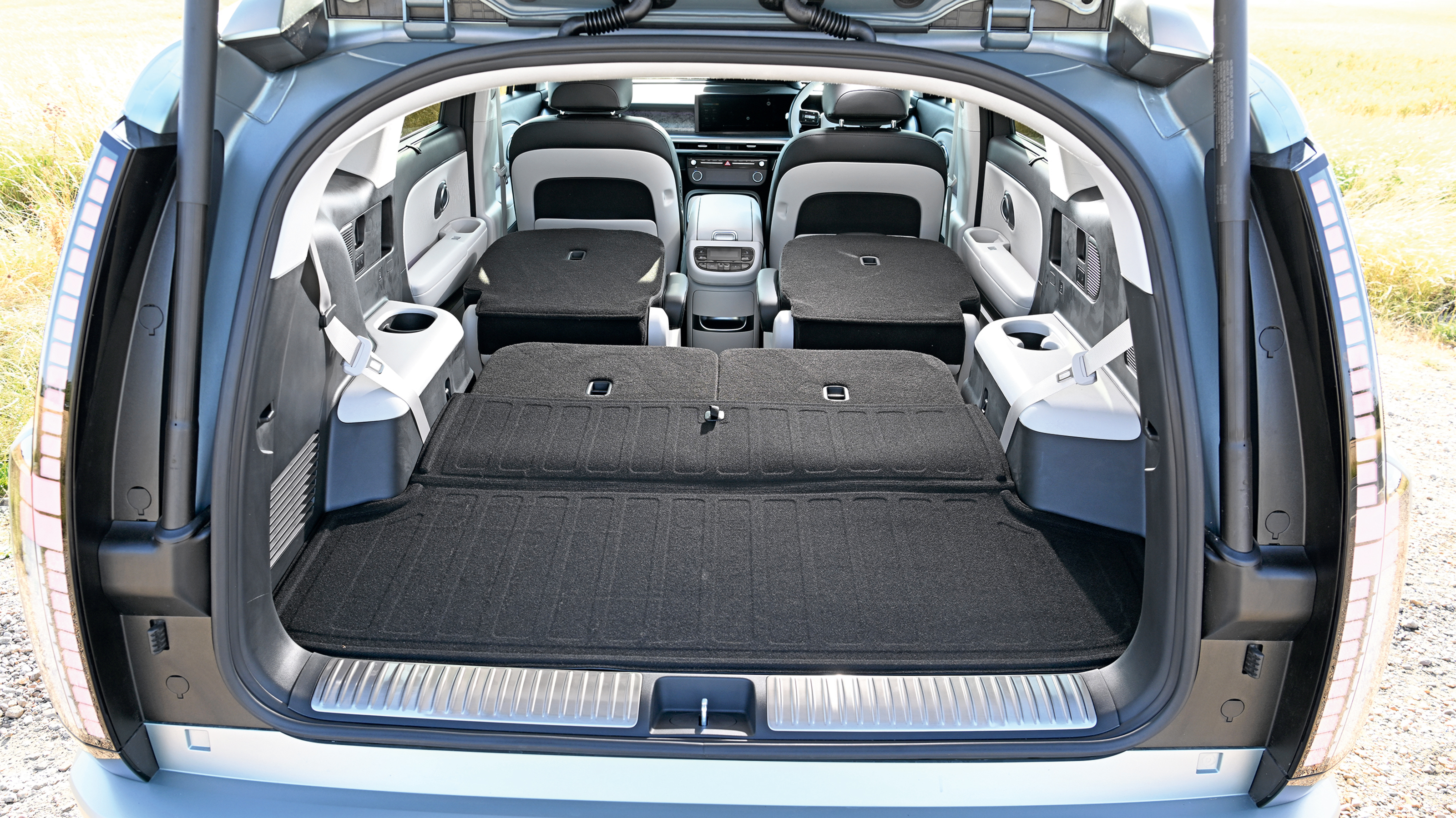 Hyundai Ioniq 9 - seats folded down