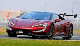 Yangwang U9 - front