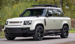 Land Rover Defender pick-up - front 3/4 white
